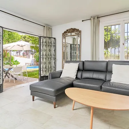 Villa Rodriguez Acosta 22 *
